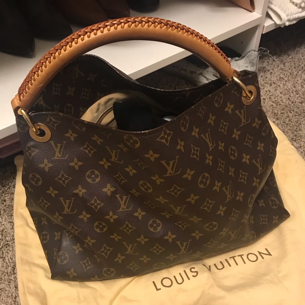 AUTHENTIC LOUIS VUITTON - Artsy MM